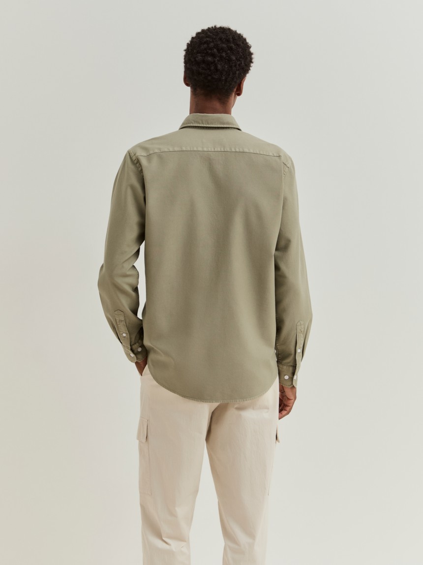 Camisa slim fit em piqué de algodão