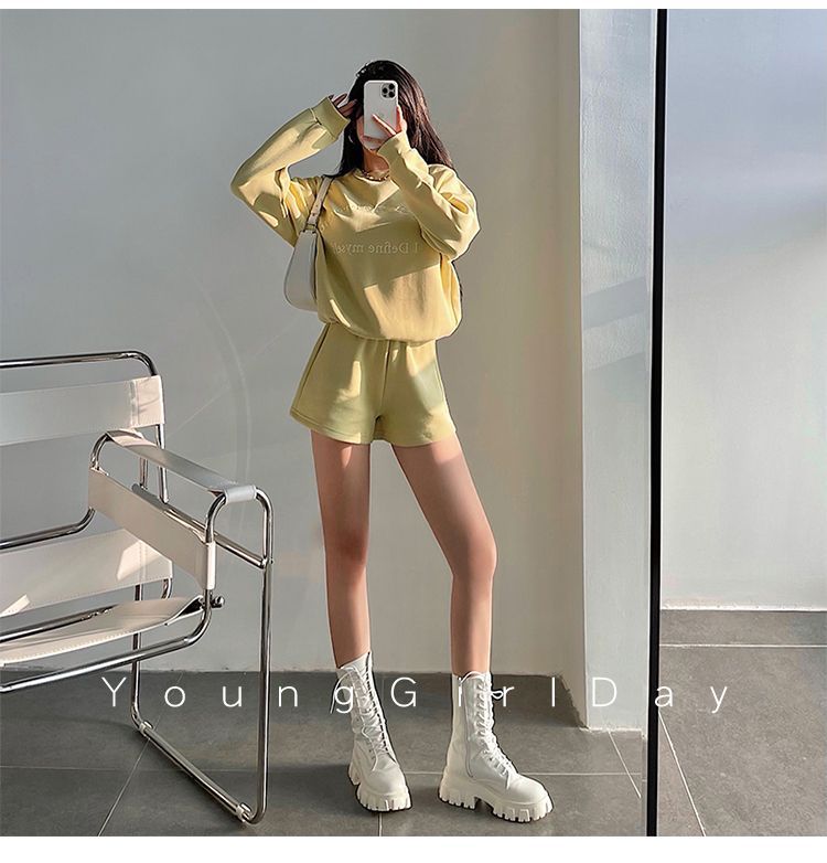 RainGirl - Set: Sweatshirt met geborduurde letters + korte broek