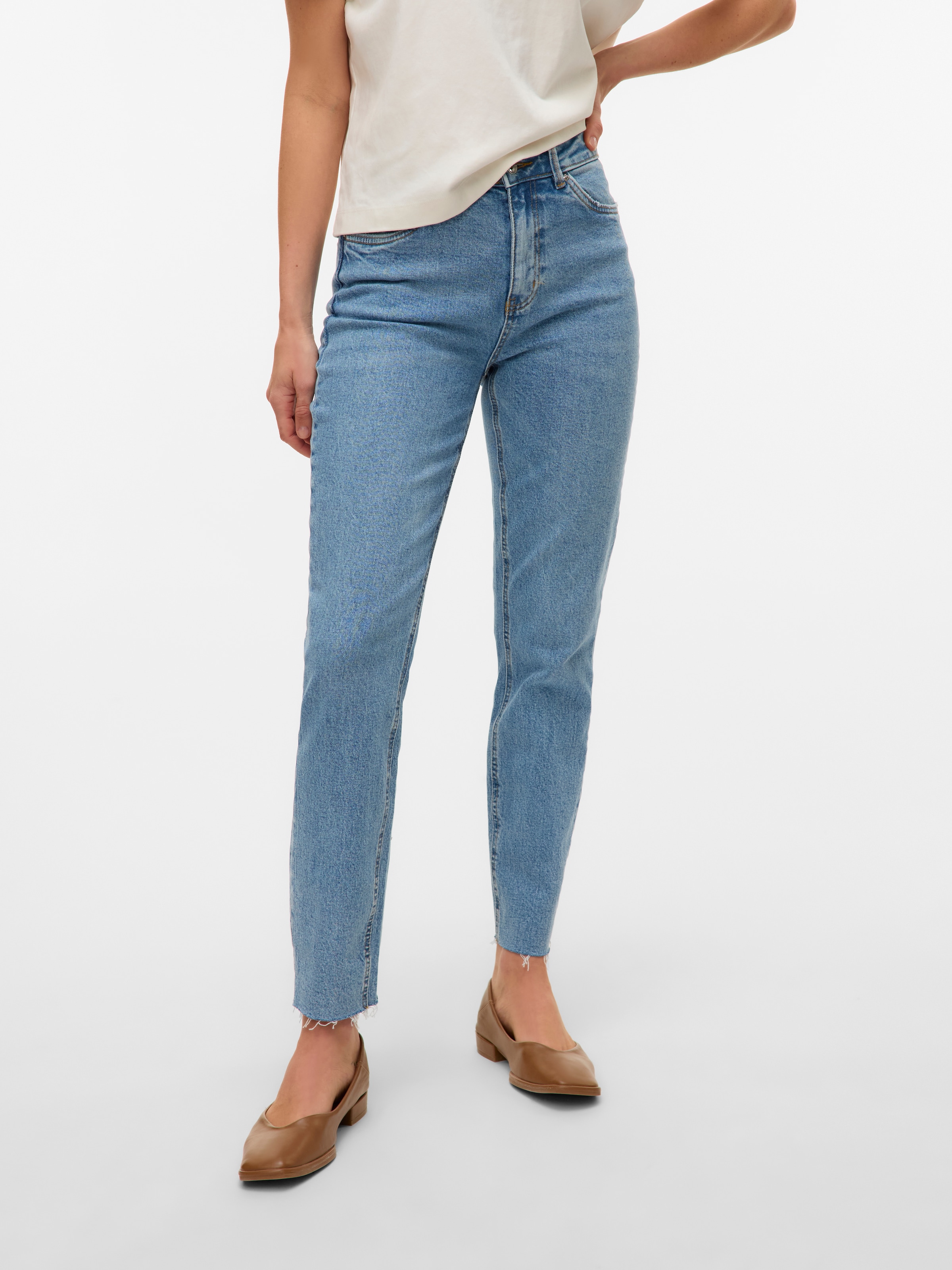 Vero Moda Straight-Jeans »VMBRENDA«, mit leicht ausgefranstem Saum, stonewashed für einen Used-Look