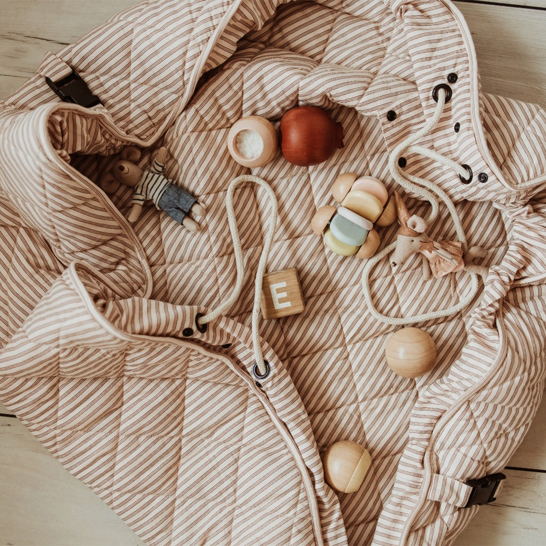 play&go baby speelkleed en draagtas noomad soft - stripes brown