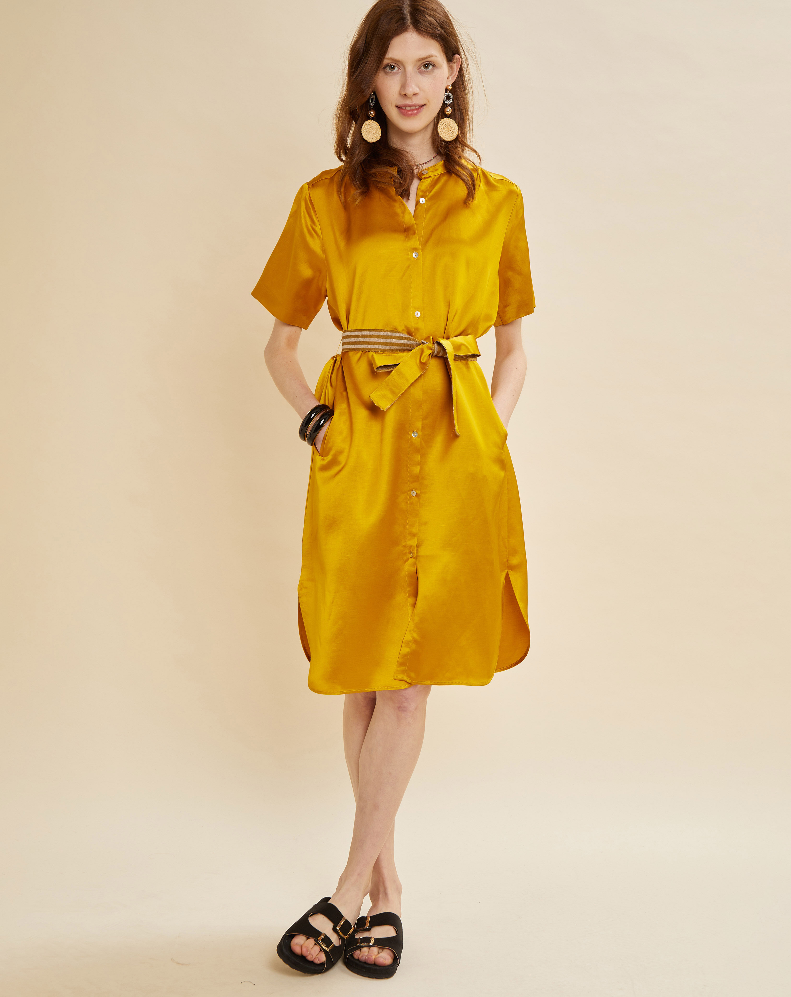 Chloé Stora Robe satinée en Lin mélangé Maeva jaune doré