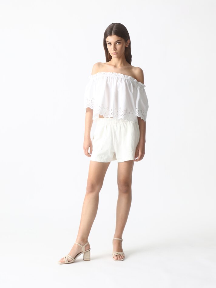 Blusa de manga curta com bordado suíço - Branca
