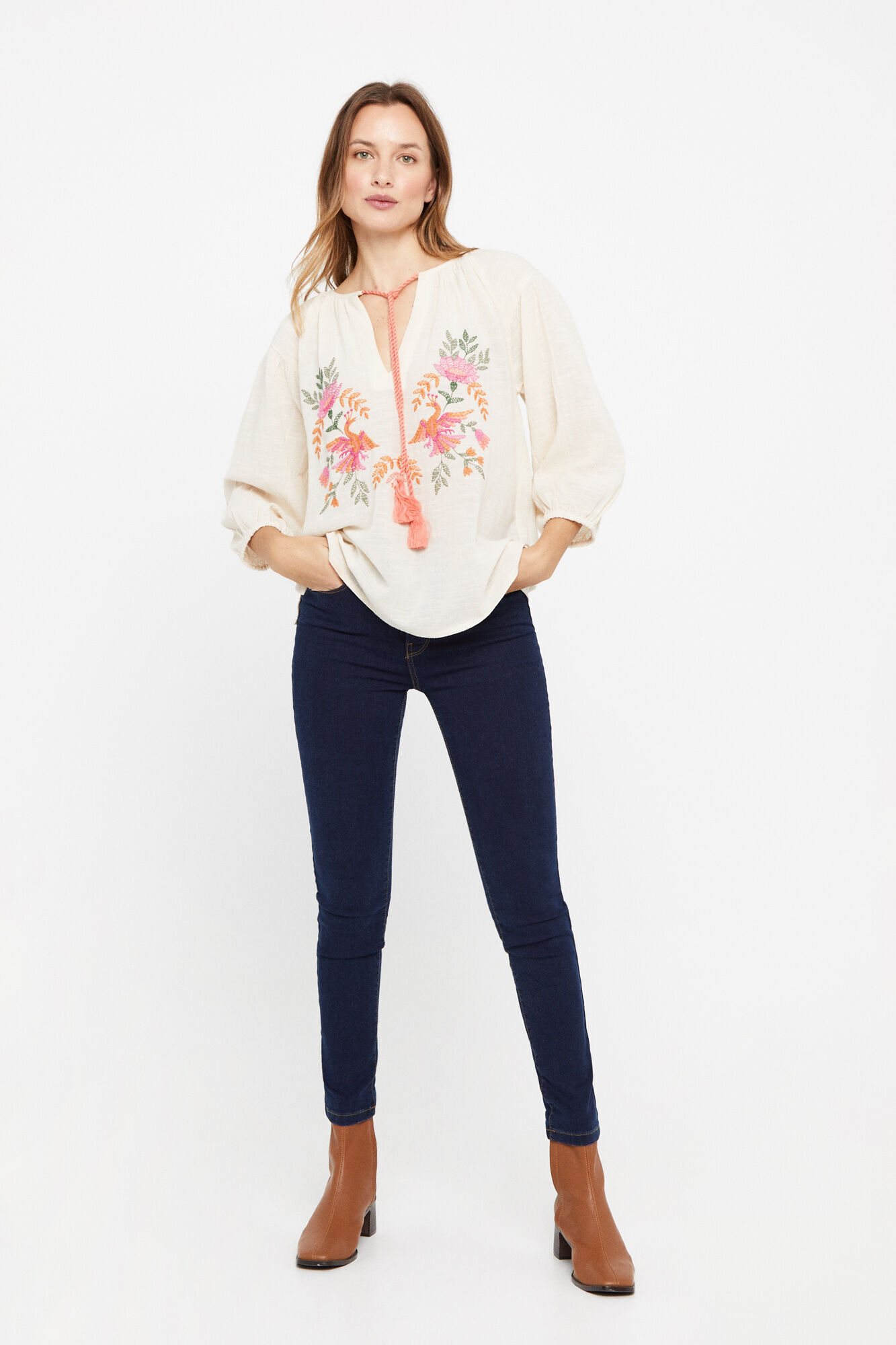 Blusa rústica bordada - Branca