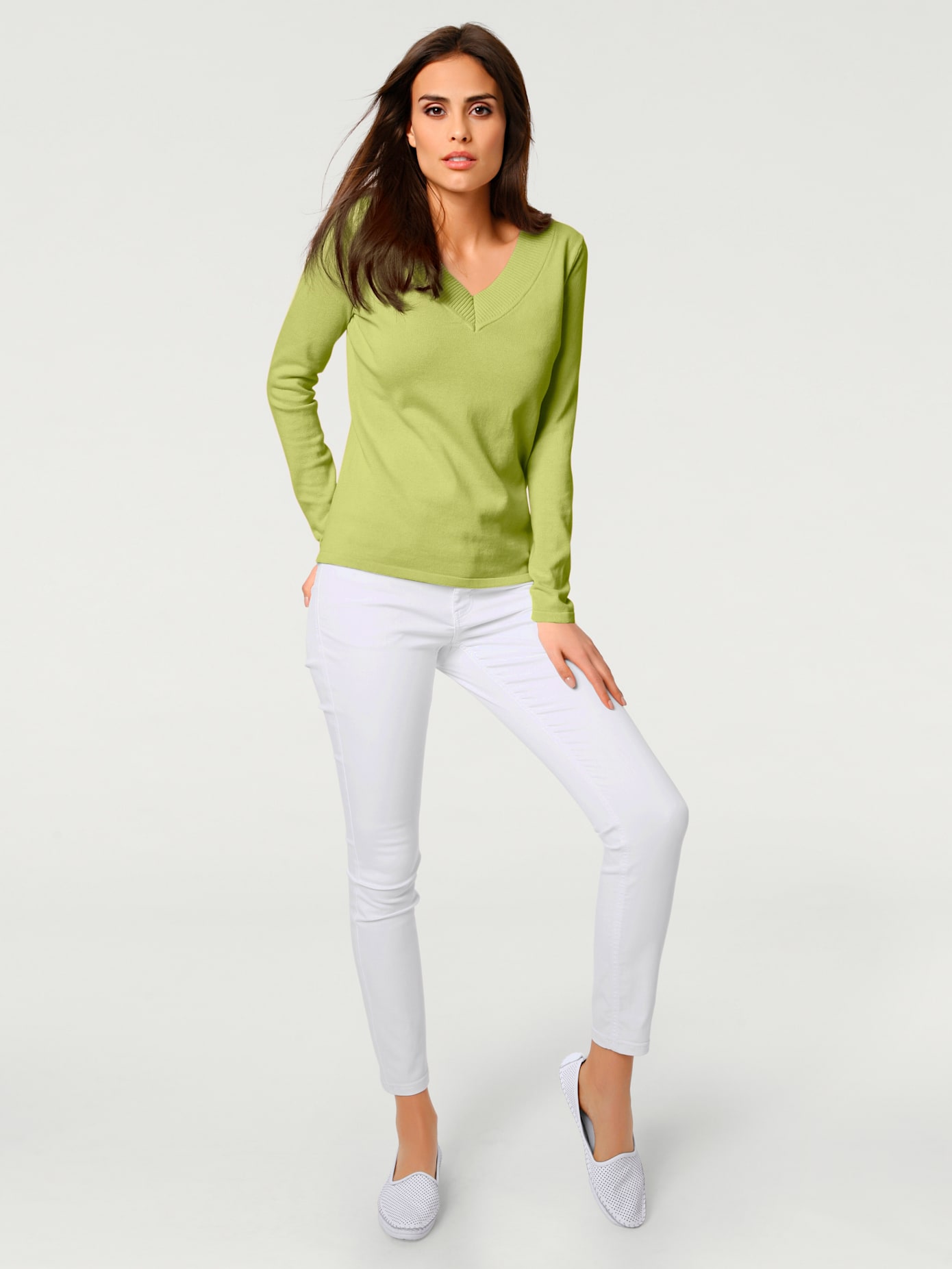 Joli pull basique à encolure en v