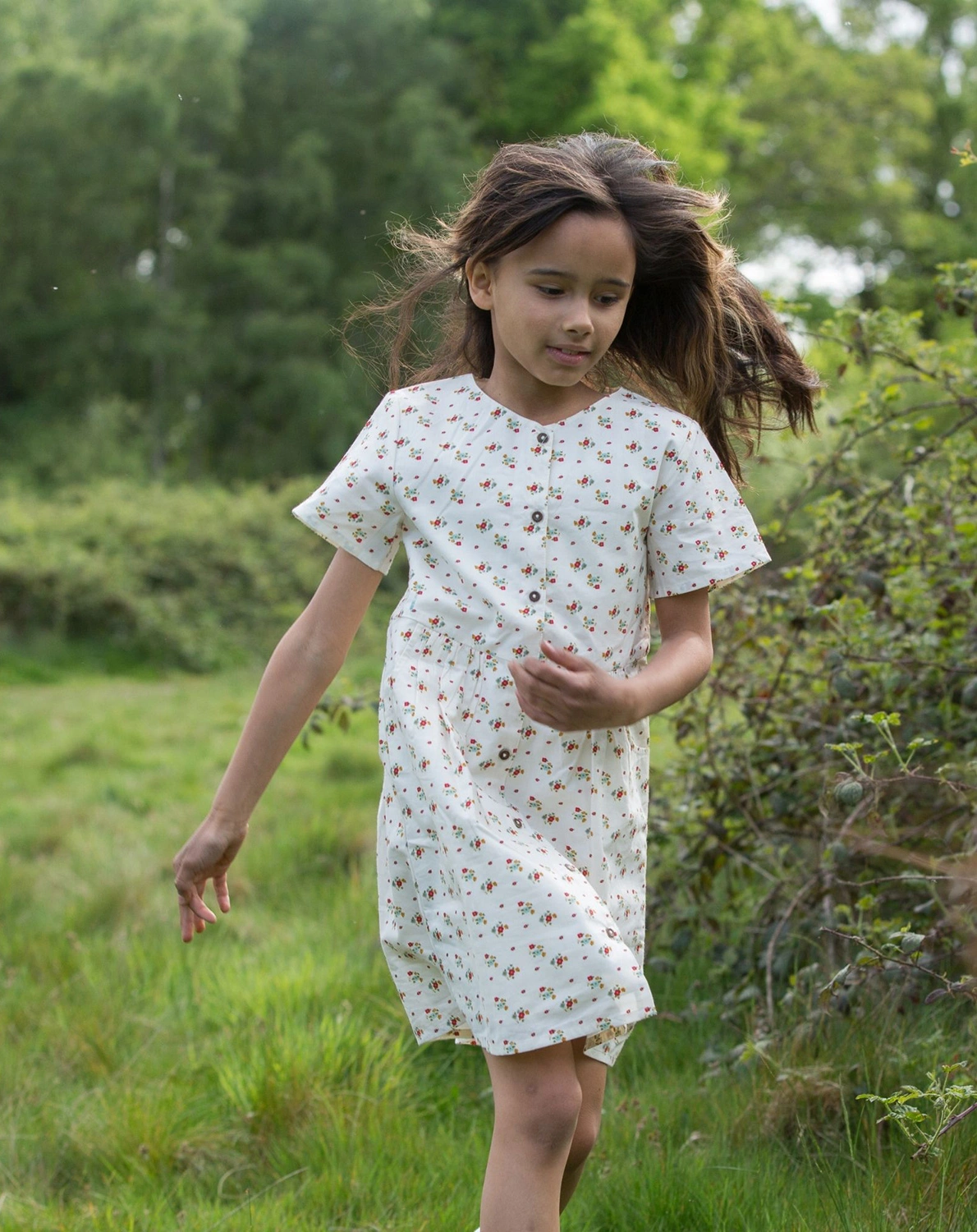 Kurzarmkleid SPRING FLOWERS mit Knöpfen in weiß