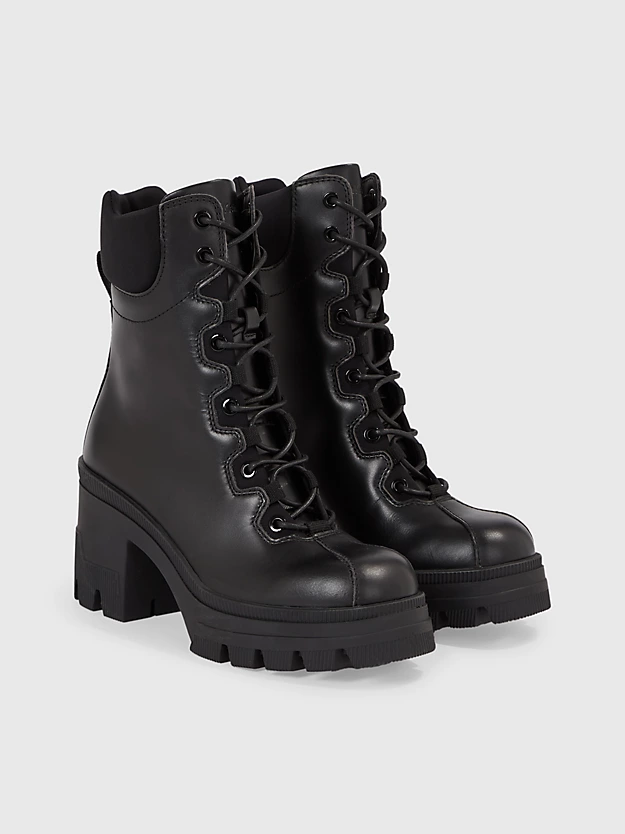 Botas de couro com salto alto