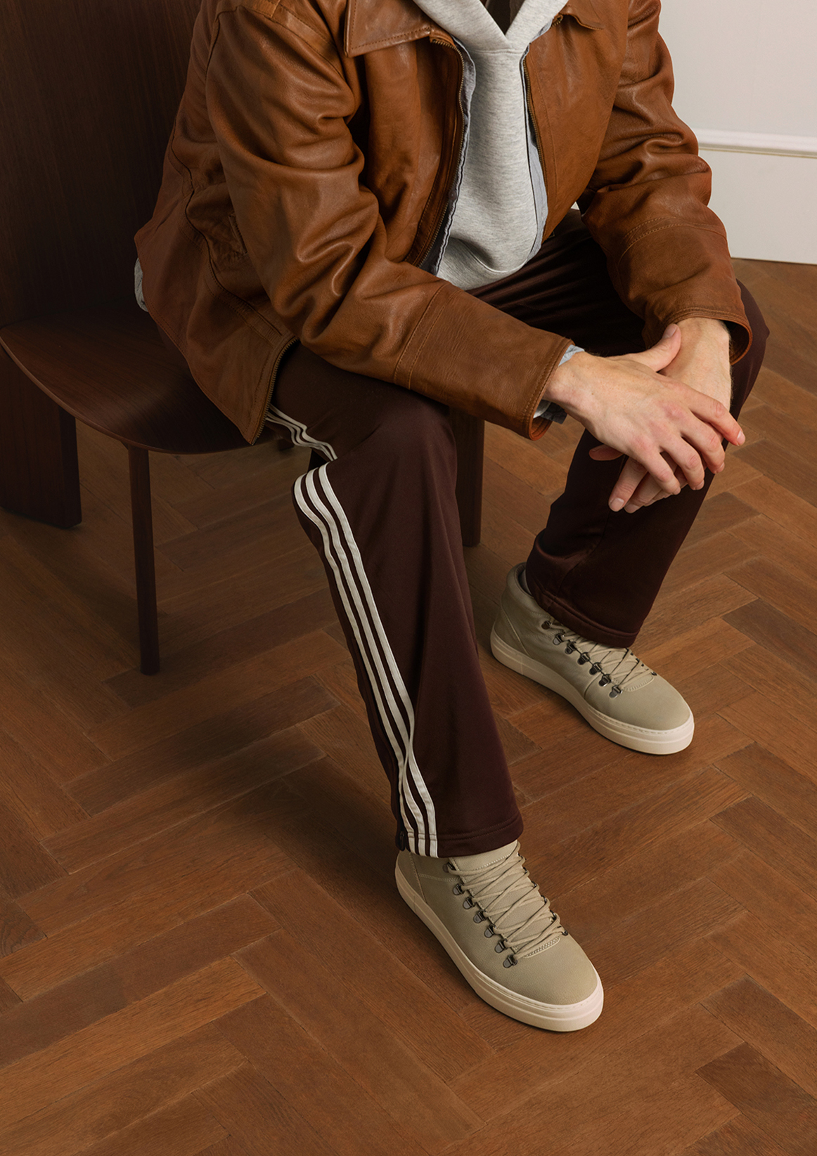 Beige nubuck sneakers