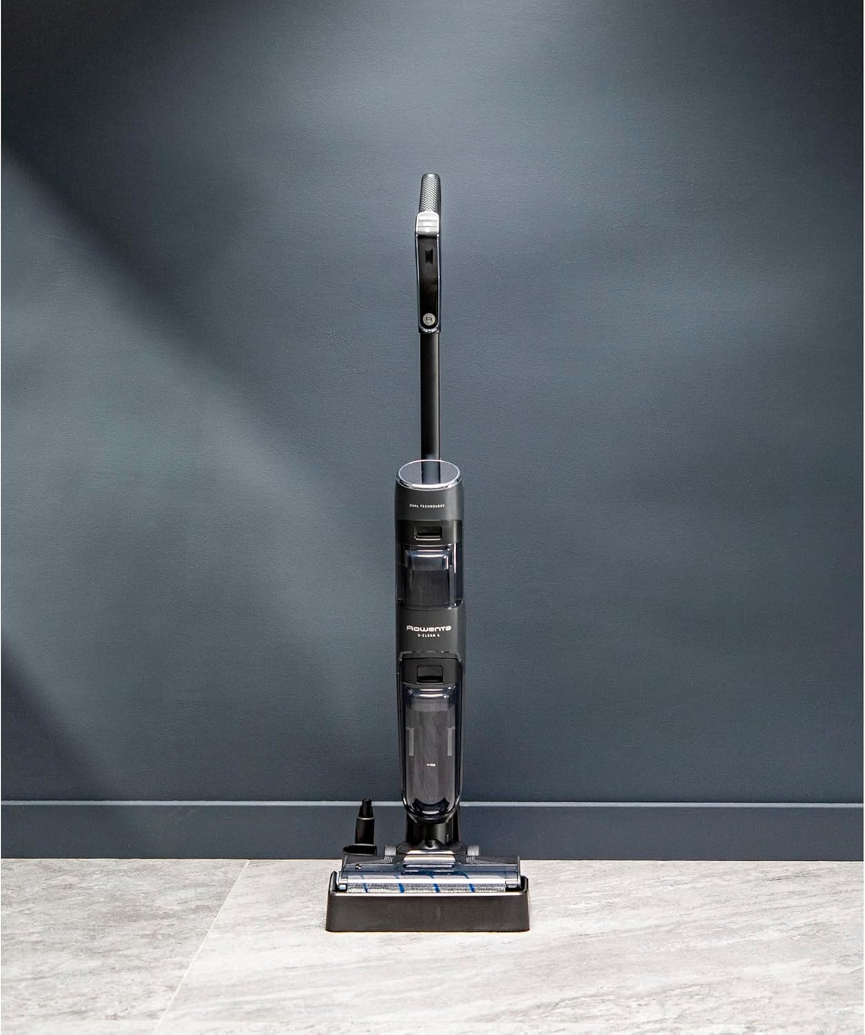 Rowenta X-Clean 4 kabelloser Nass-und Trockenstaubsauger, Selbstreinigungsfunktion, 50min Laufzeit, automatische Schmutzerkennung, Nasssauger mit smartem LED Display, für alle Hartböden, grau GZ5036WO
