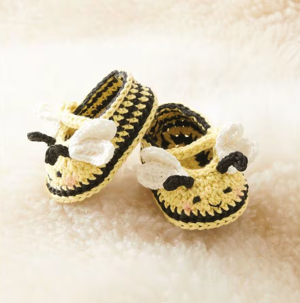 (6-tlg. Set) Ricorumi Twinkly Twinkly Häkelset Strick Garn Wolle DIY Mercerie Zubehör inkl. Nadel (400027.028) - Baby Booties / Biene