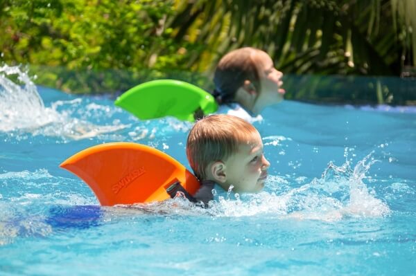 SwimFin lila, Hai-tastische Schwimmhilfe