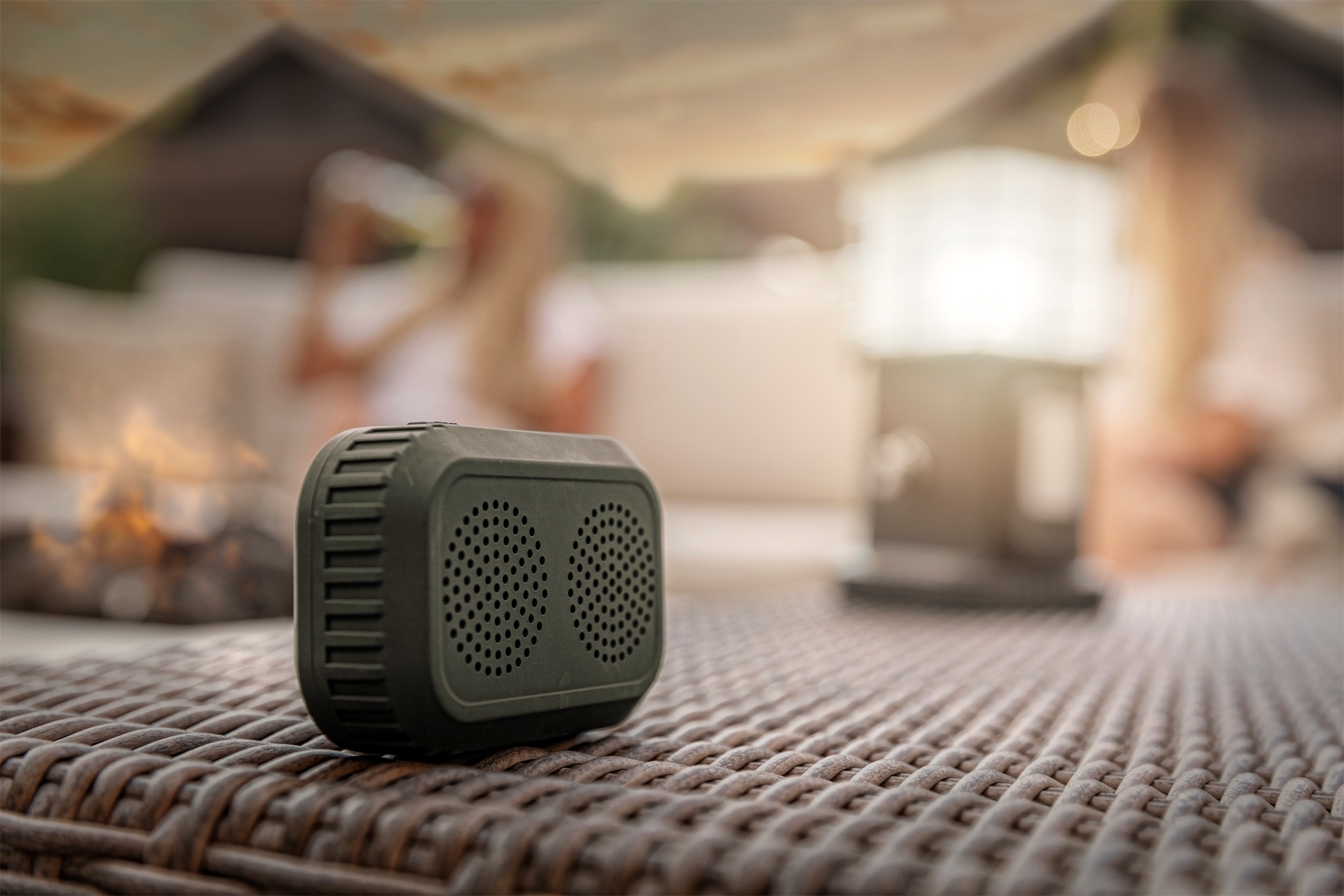 Berger Samar Campinglaterne inkl. Powerbank, abnehmbarer Seitenleuchten und Bluetooth Lautsprecher