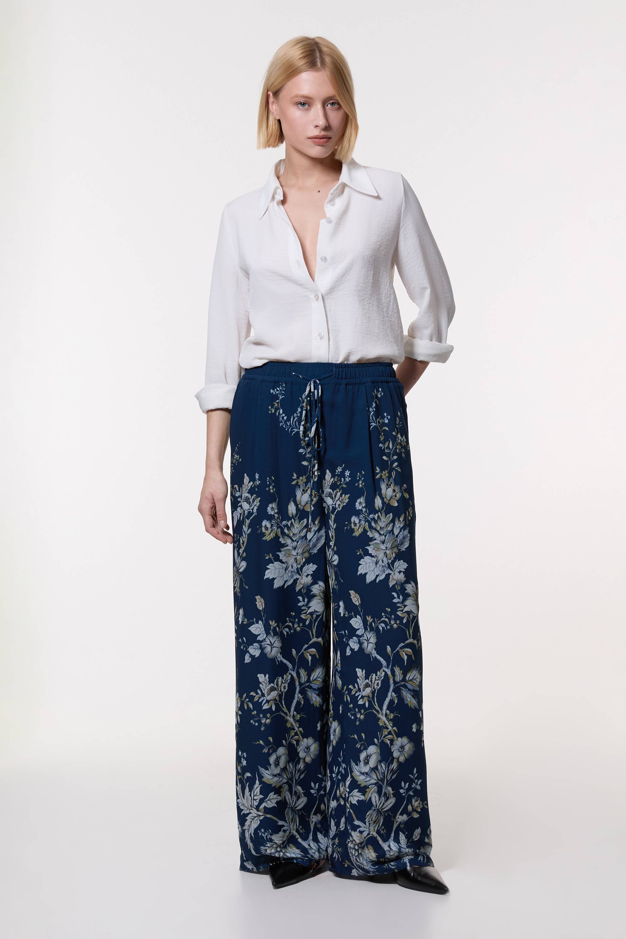 KarenMillen Pantalon ample en viscose tissé à imprimé floral en bordure