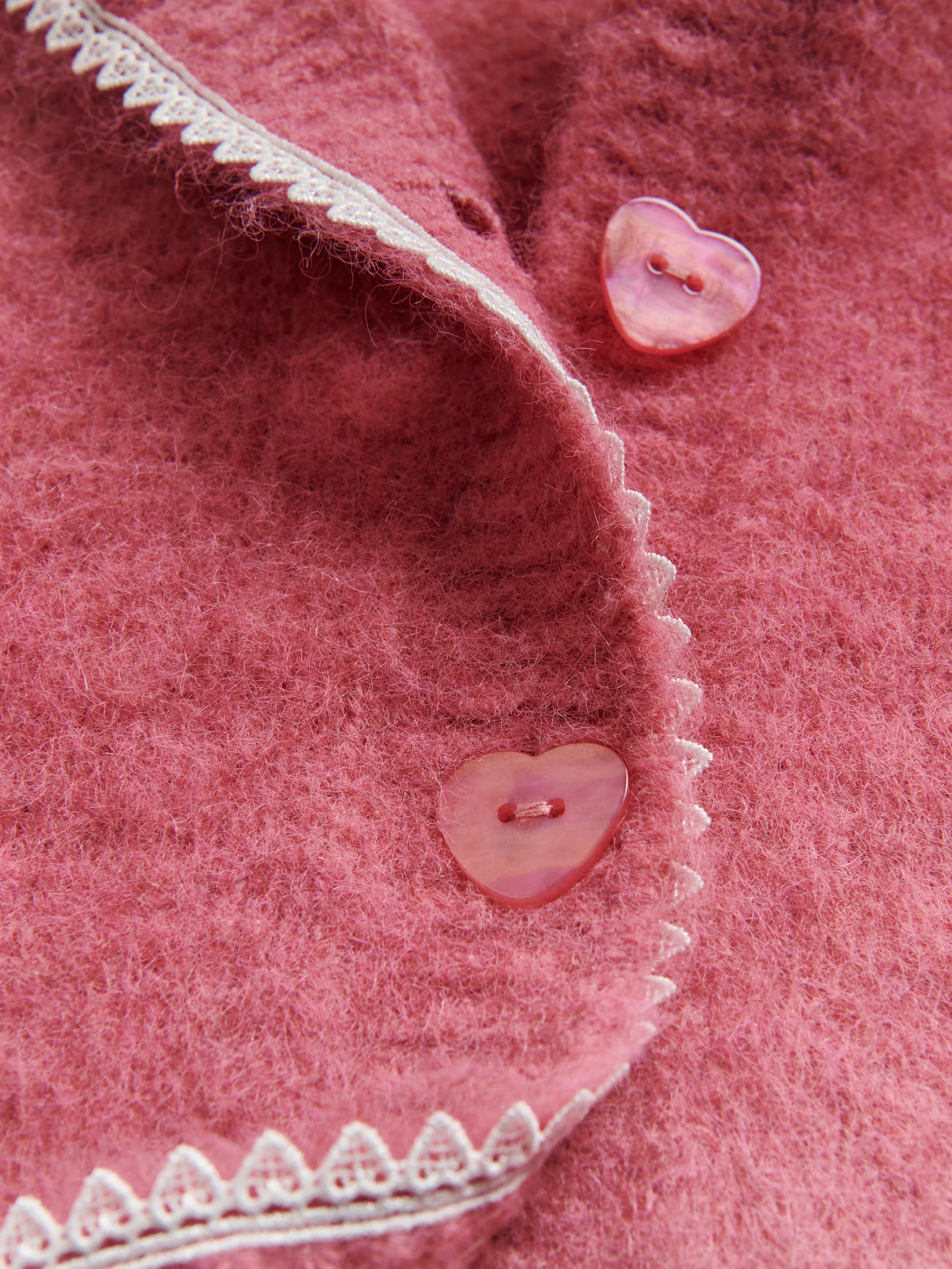 Strickjacke mit dekorativen Knöpfen