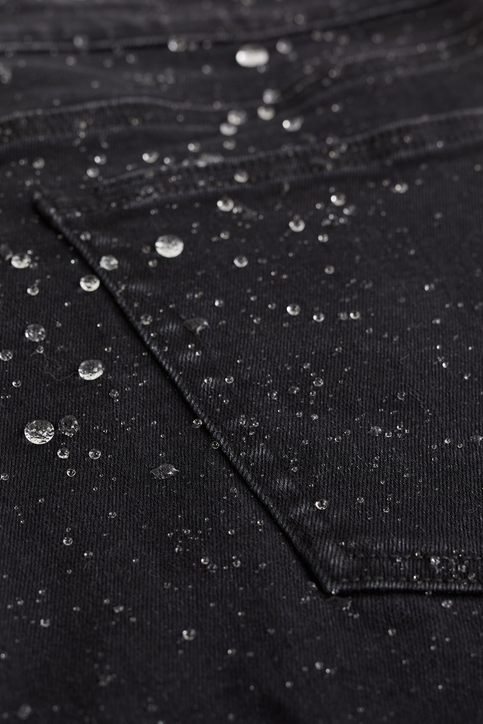 Rain ready slim fit jeans met medium stretch Fundamentals Zwart