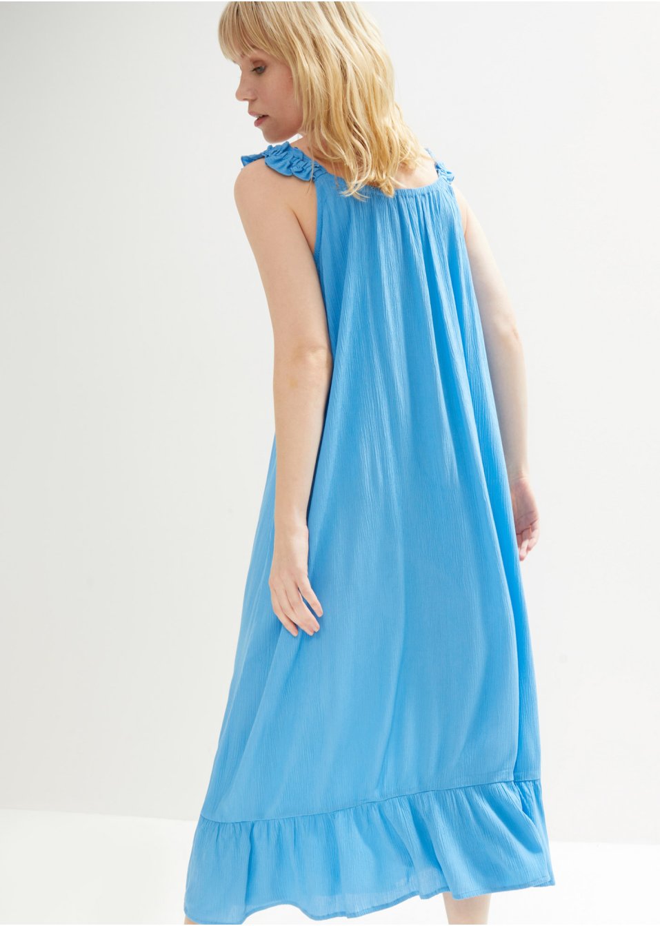 Robe en viscose froissée avec poches