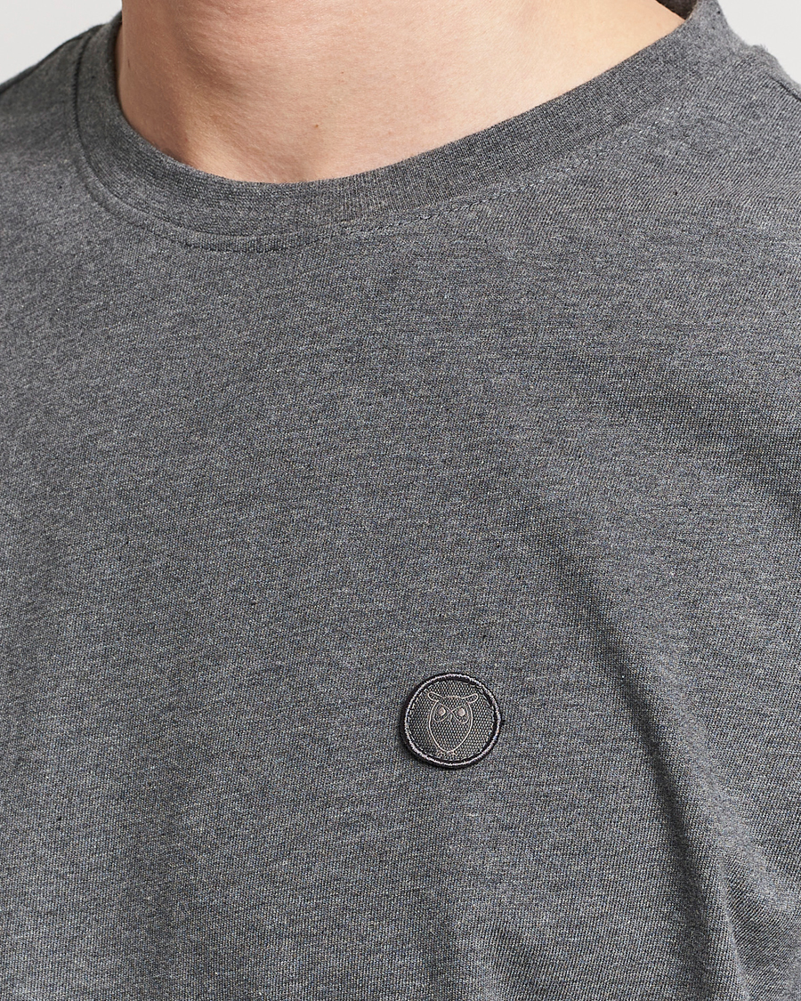 KnowledgeCotton Apparel Loke Badge T-Shirt Dark Grey Melange