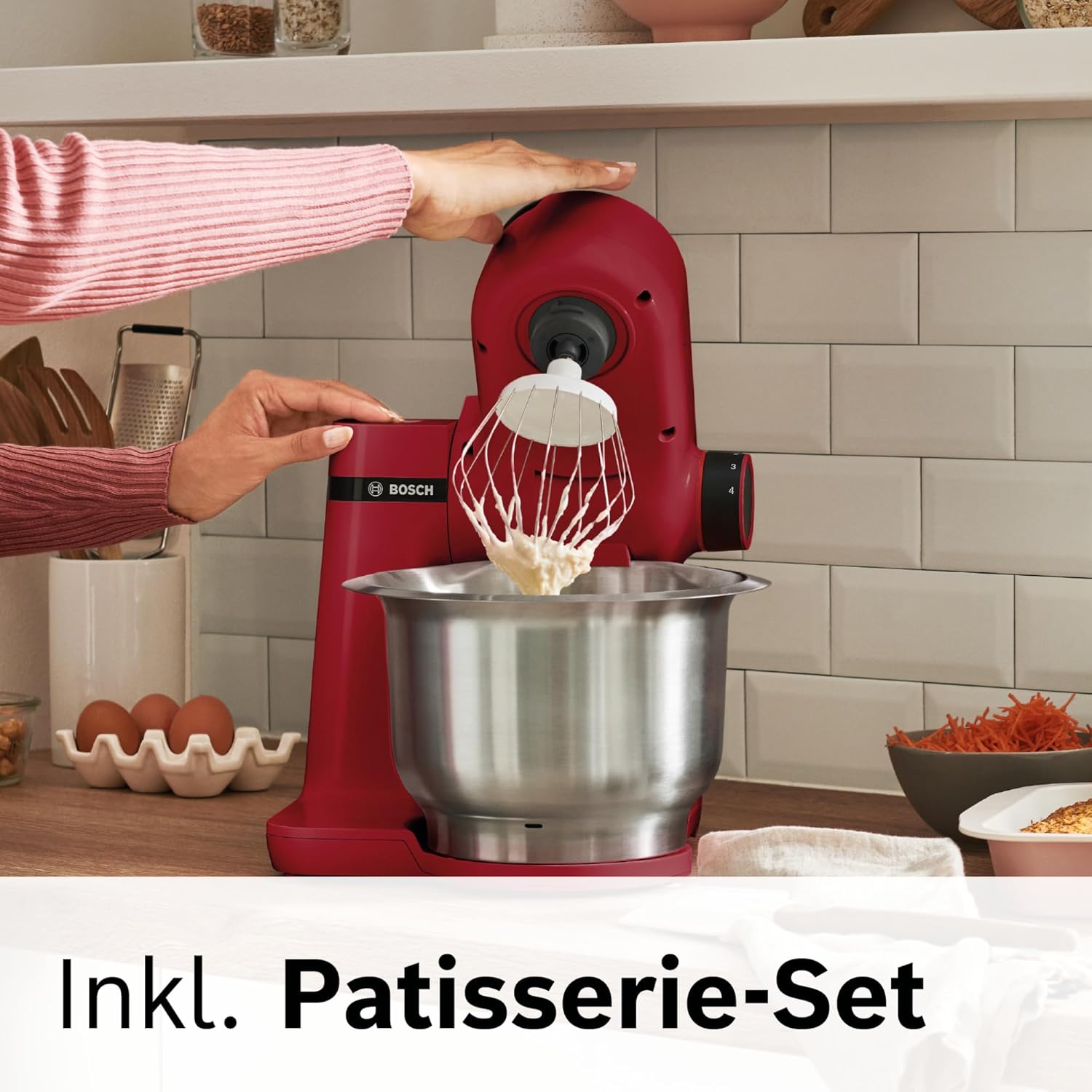 Bosch Küchenmaschine Serie 2, kleine Küchenmaschine, Edelstahl-Schüssel 3,8 L, Knethaken, Schlag-, Rührbesen Edelstahl, Durchlaufschnitzler, 3 Scheiben, 700 W, rot, MUMS2ER01