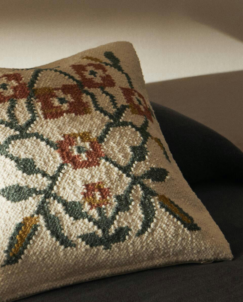 CAPA DE ALMOFADA COM ESTAMPA FLORAL