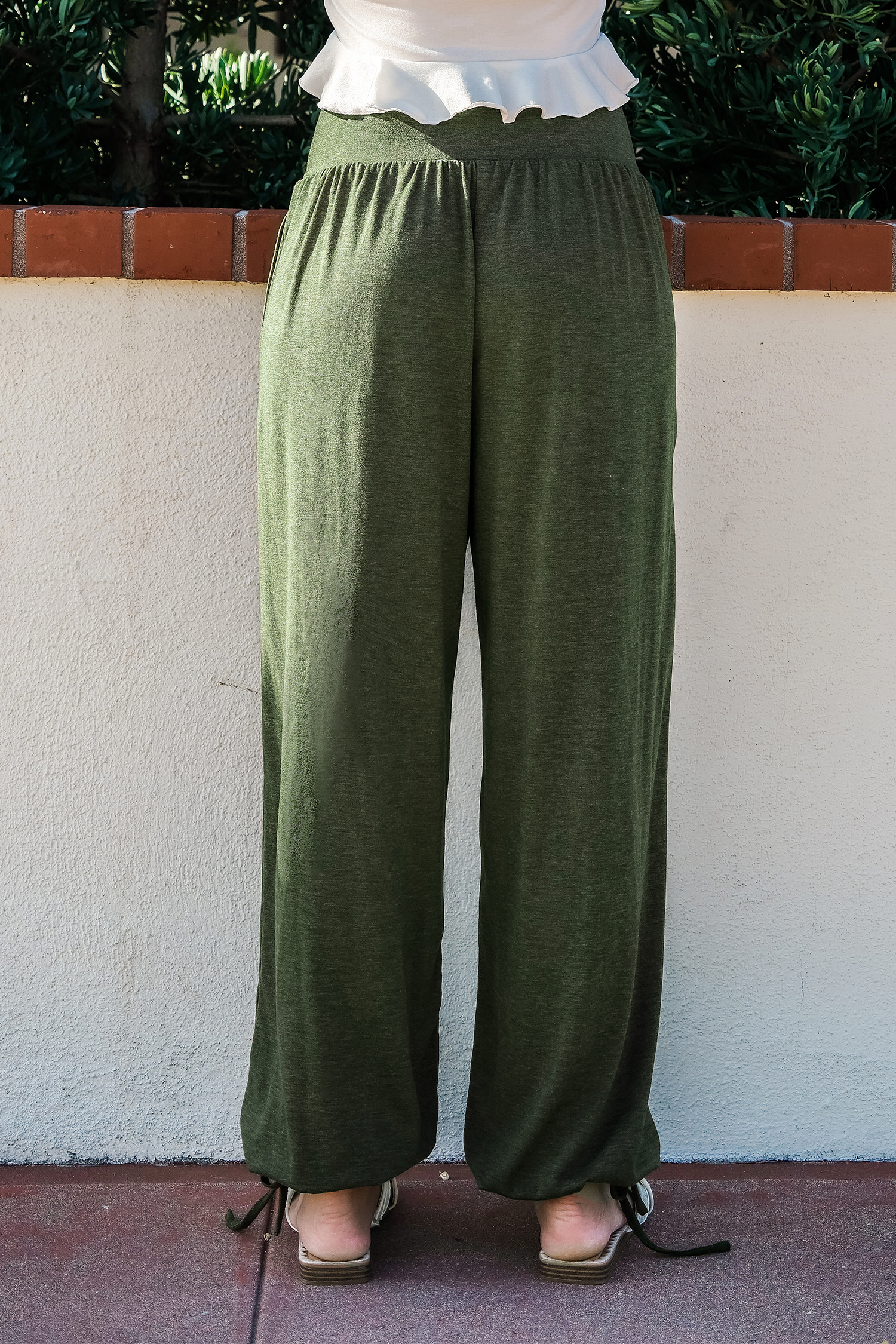 Pantalon avec taille surplis à jambe droite olive