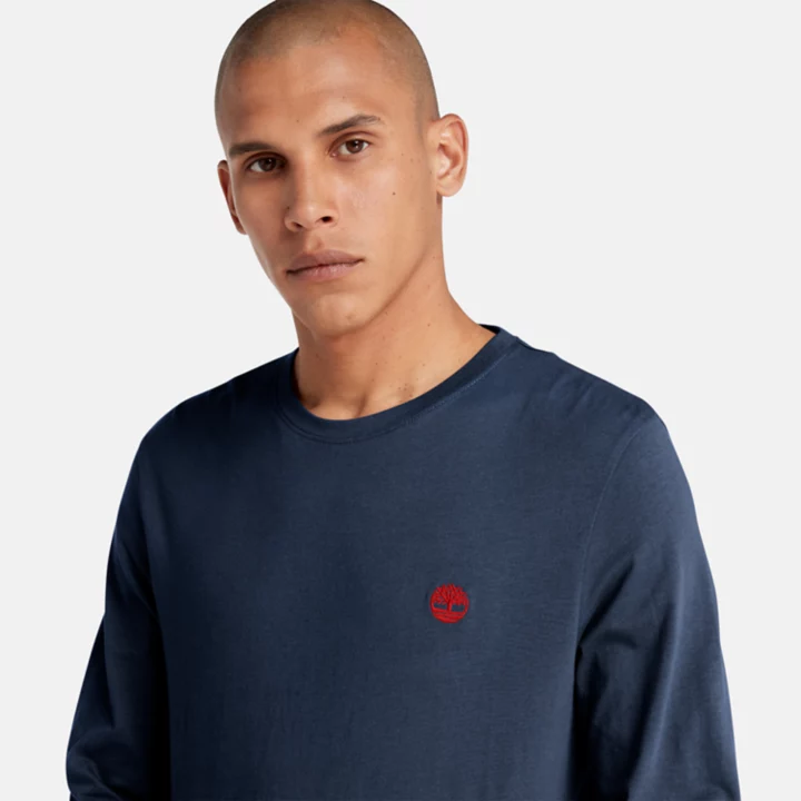 Camiseta masculina Dunstan River LS Crewneck na cor azul marinho.