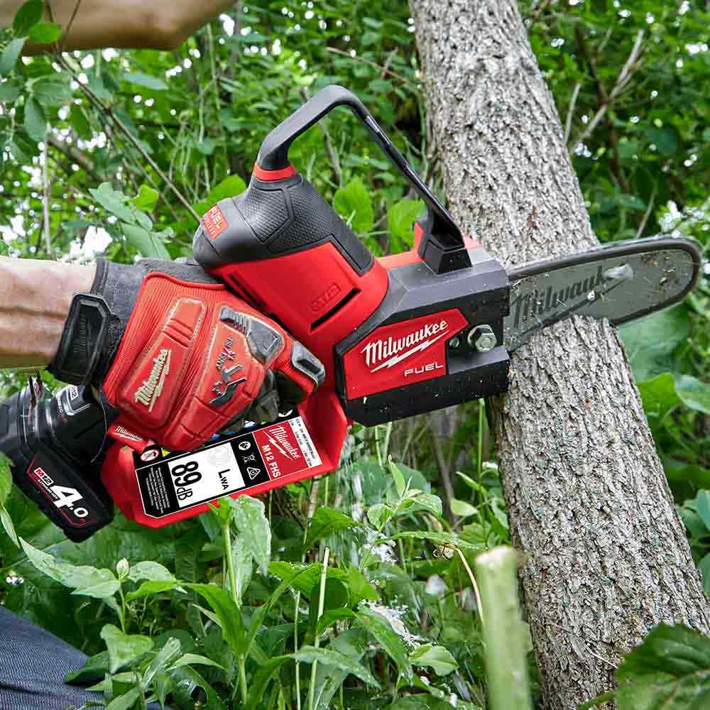 Serra de poda MILWAUKEE 12V FUEL™ HATCHET™ de 6 polegadas Skin M12FHS-0