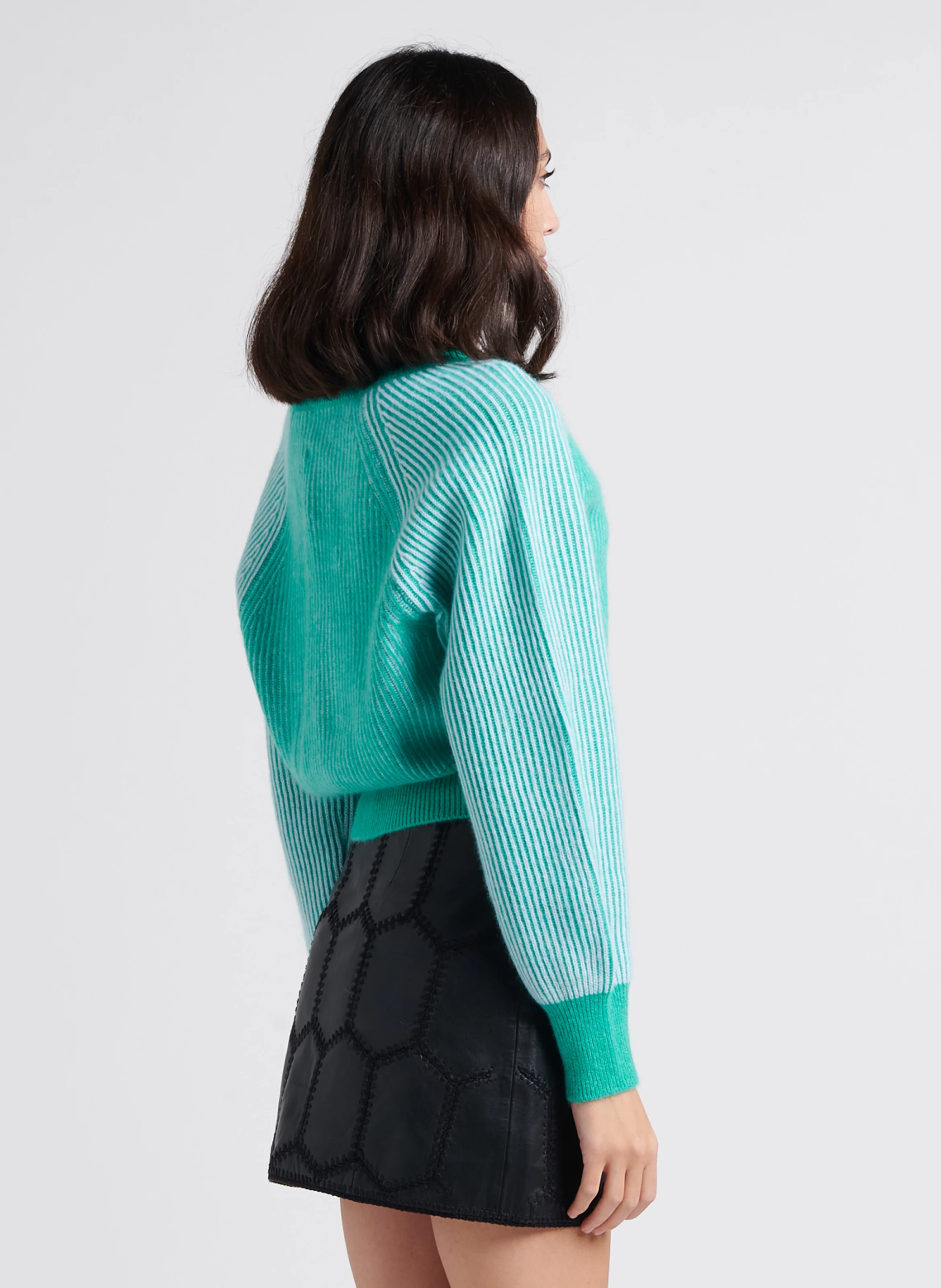 MOANA - Cardigan court col V rayé en cachemire| Multicolore