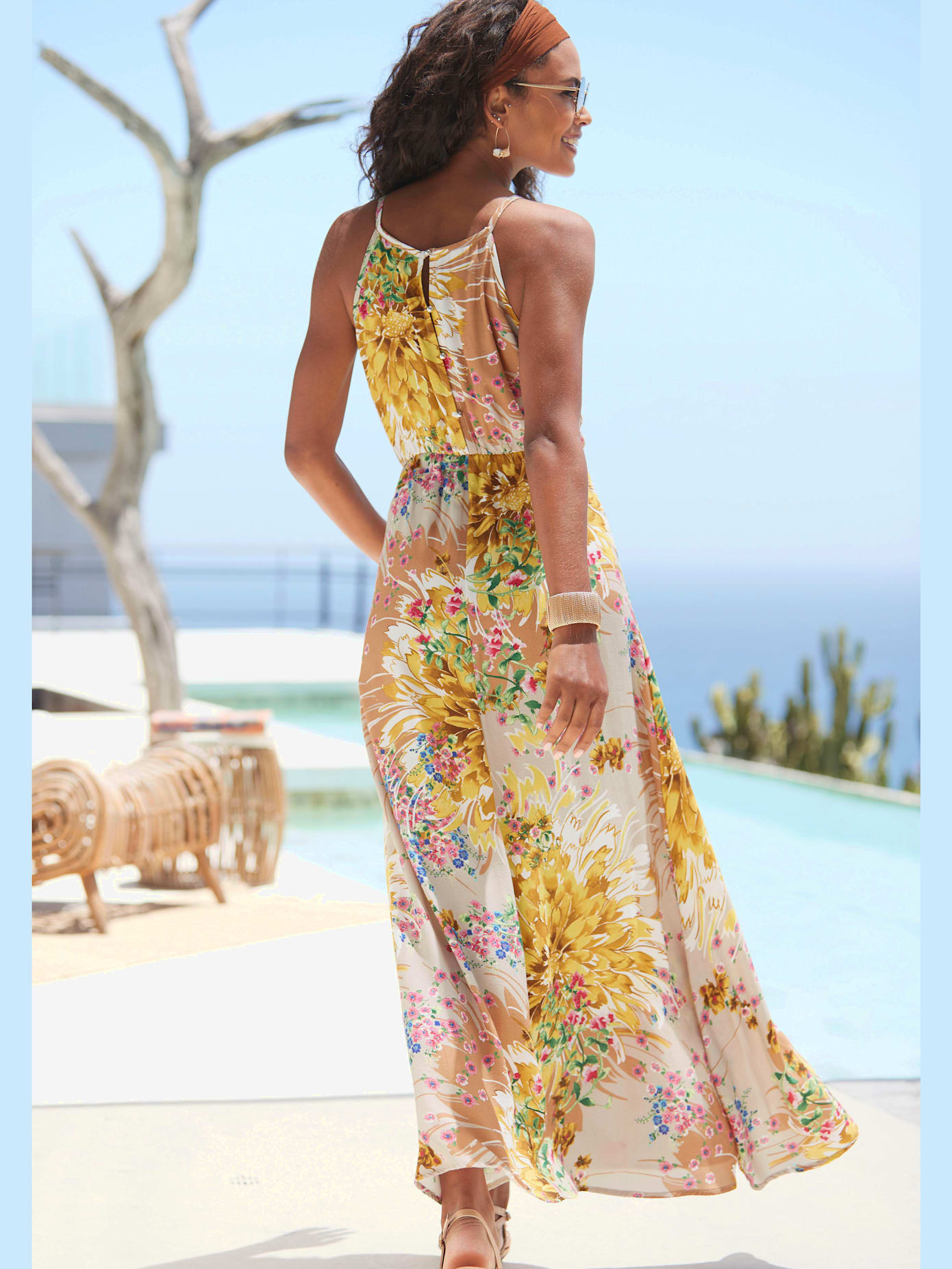 Robe longue encolure américaine