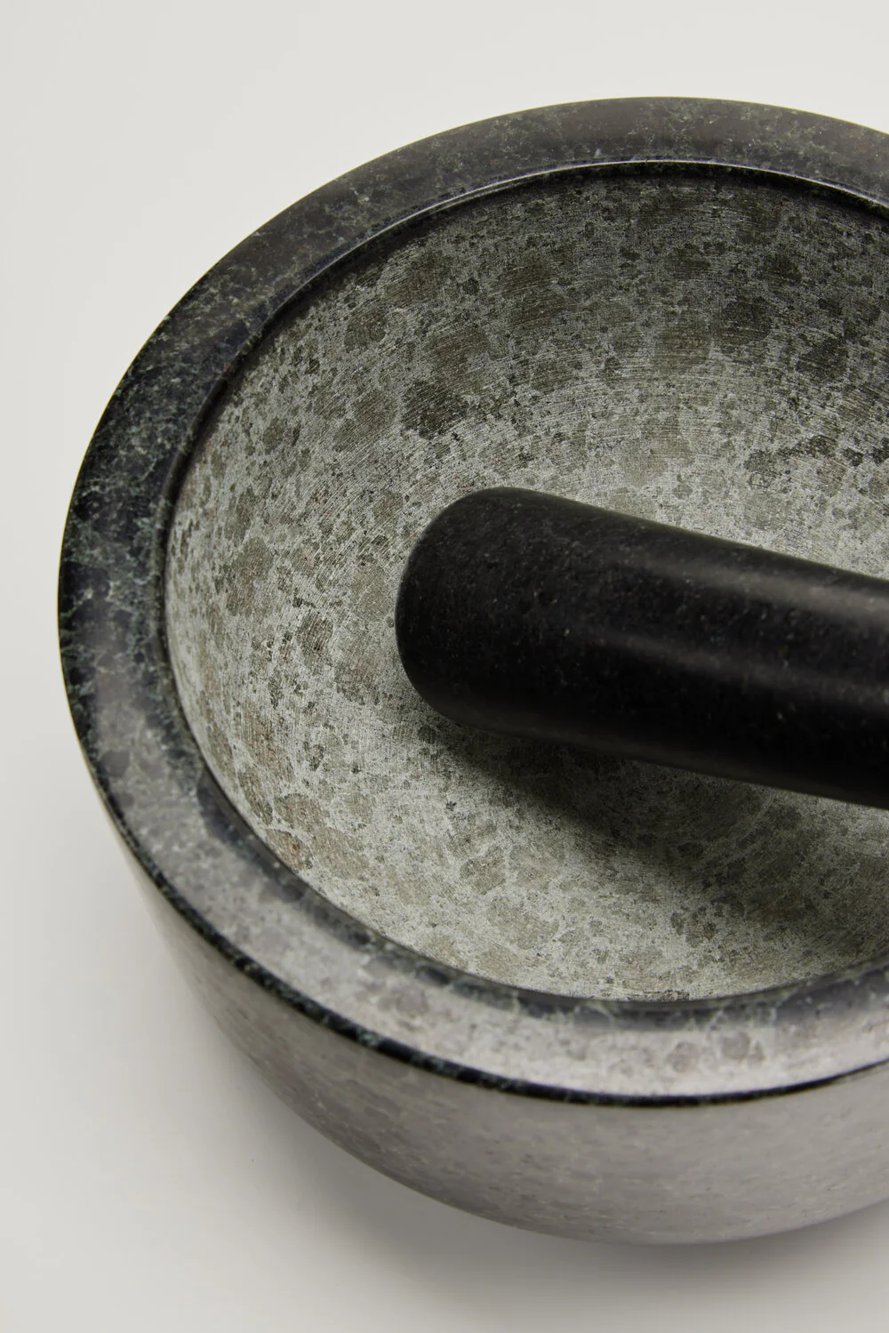 Bahne Interior  Morter med støder - Dark Grey