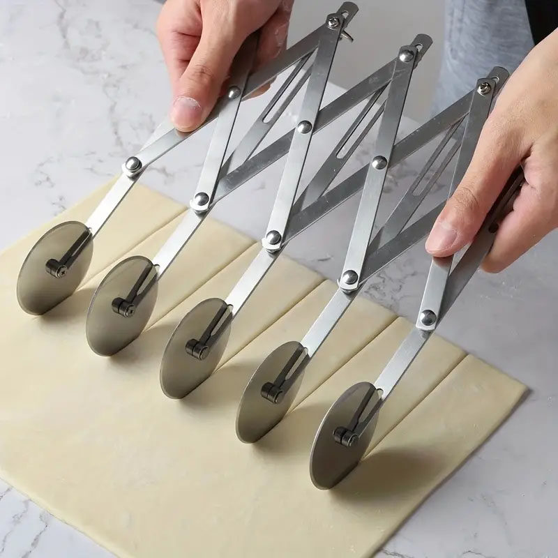5-fach Edelstahl Teig Schneider Verstellbares Rollmesser Akkordeon Multischneider für Pizza / Kuchen / Pasta - Silber