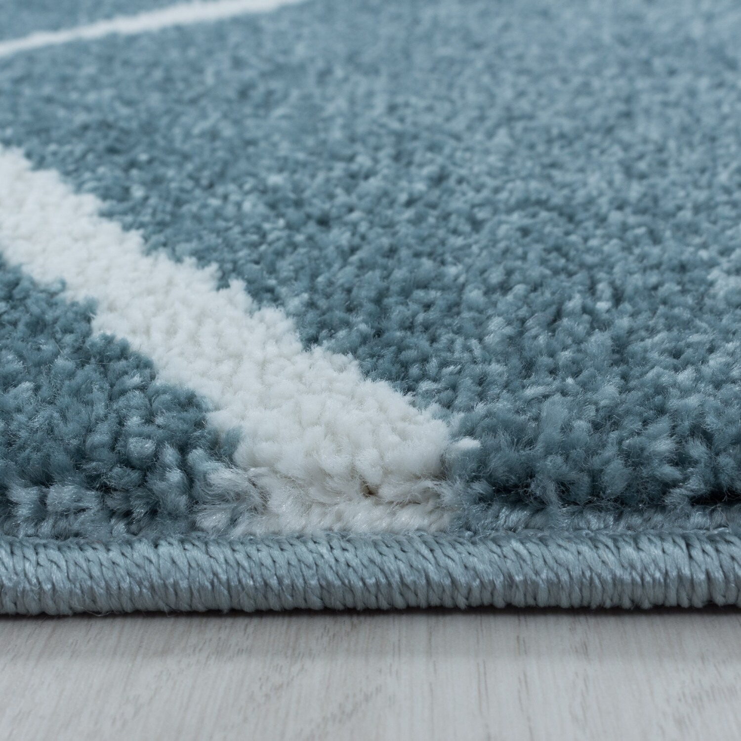 Stilvoller Designer Teppich: Modernes Kurzflor-Zick-Zack Design, Wohnzimmer