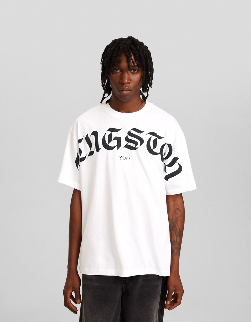 Camiseta de manga curta com estampa e modelagem quadrada
