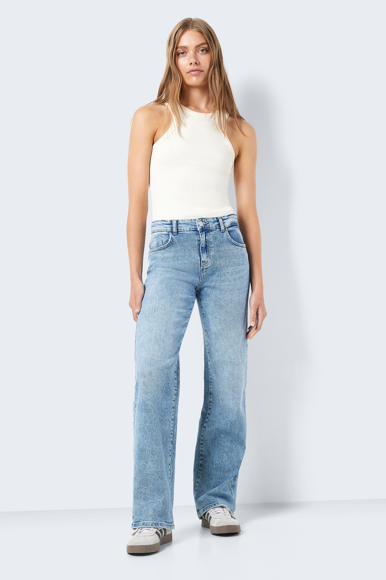 calças jeans de perna larga