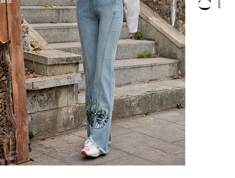 Catamin - High Rise geborduurde gewassen gerafelde kikkerknoopjes flared jeans