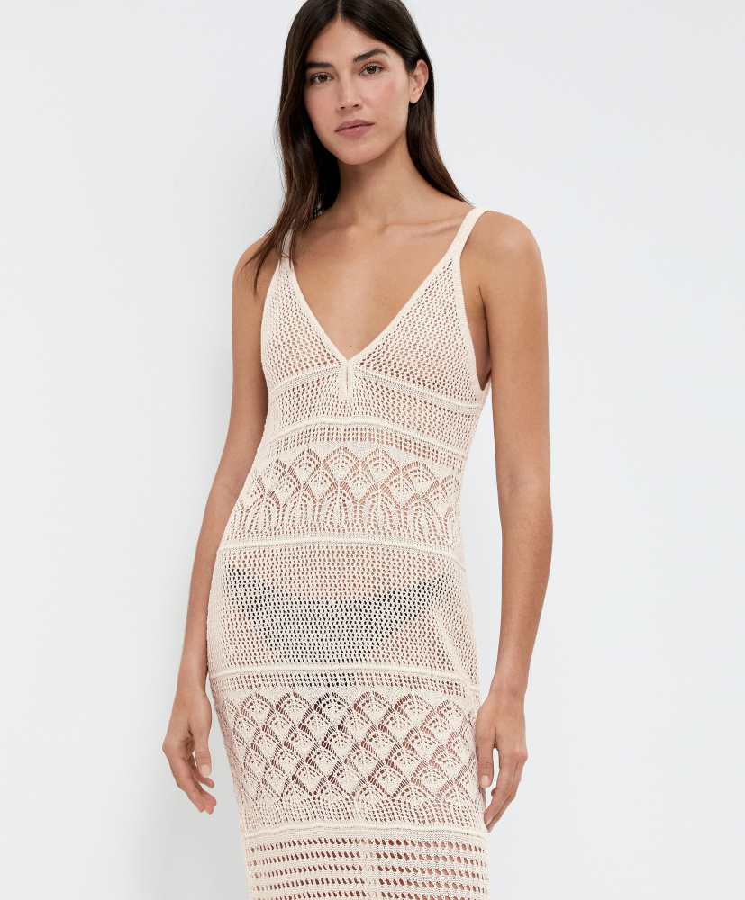 Vestido longo com detalhes em crochê