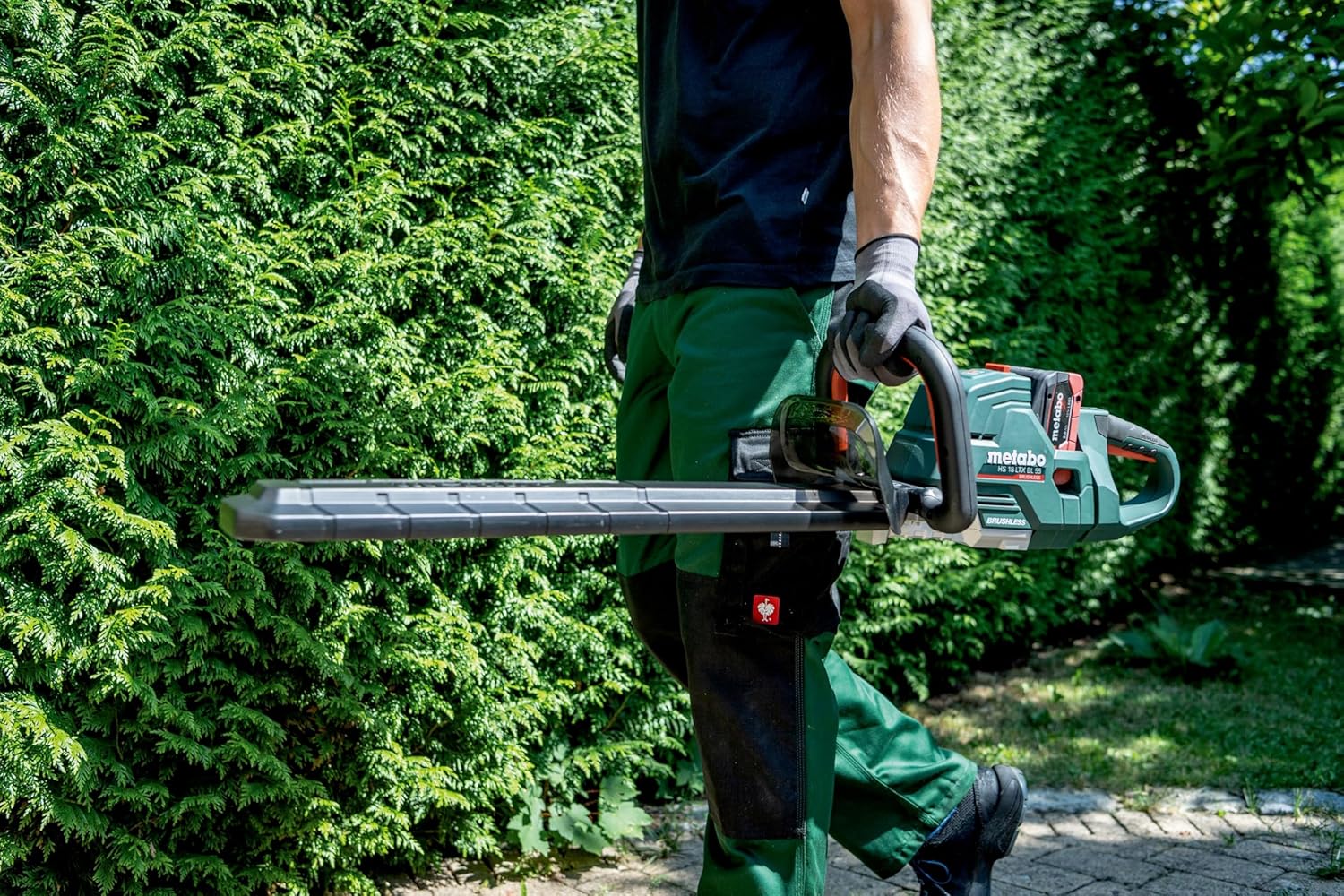 metabo Akku Heckenschere HS 18 LTX BL 75-18V, 75 cm Schnittlänge, 3400/min Schnittzahl - Bürstenlos, kraftvoll, leicht, ergonomisch, präziser Rückschnitt und lange Laufzeit - Für große Heckenflächen