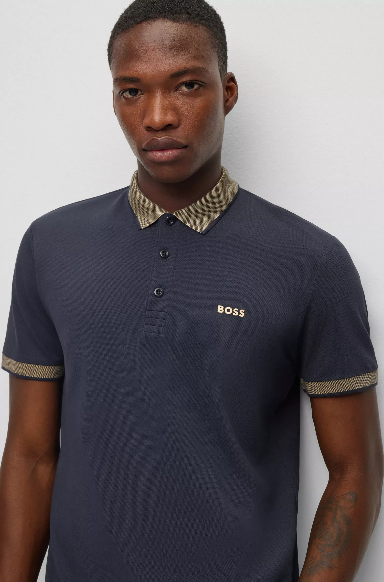 Camisa polo slim fit BOSS em mistura de algodão verde com logotipo contrastante.