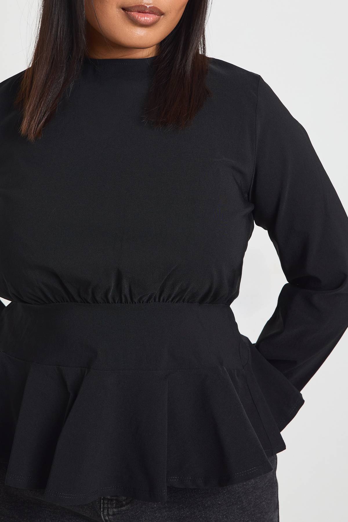 boohoo Haut Grande Taille À Manches Longues Avec Ourlet À Volants