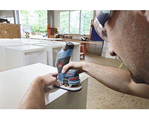 Bosch Professional GKF 12V-8 kantenfrees, inclusief 2 accu's (3,0Ah), lader en L-BOXX 136