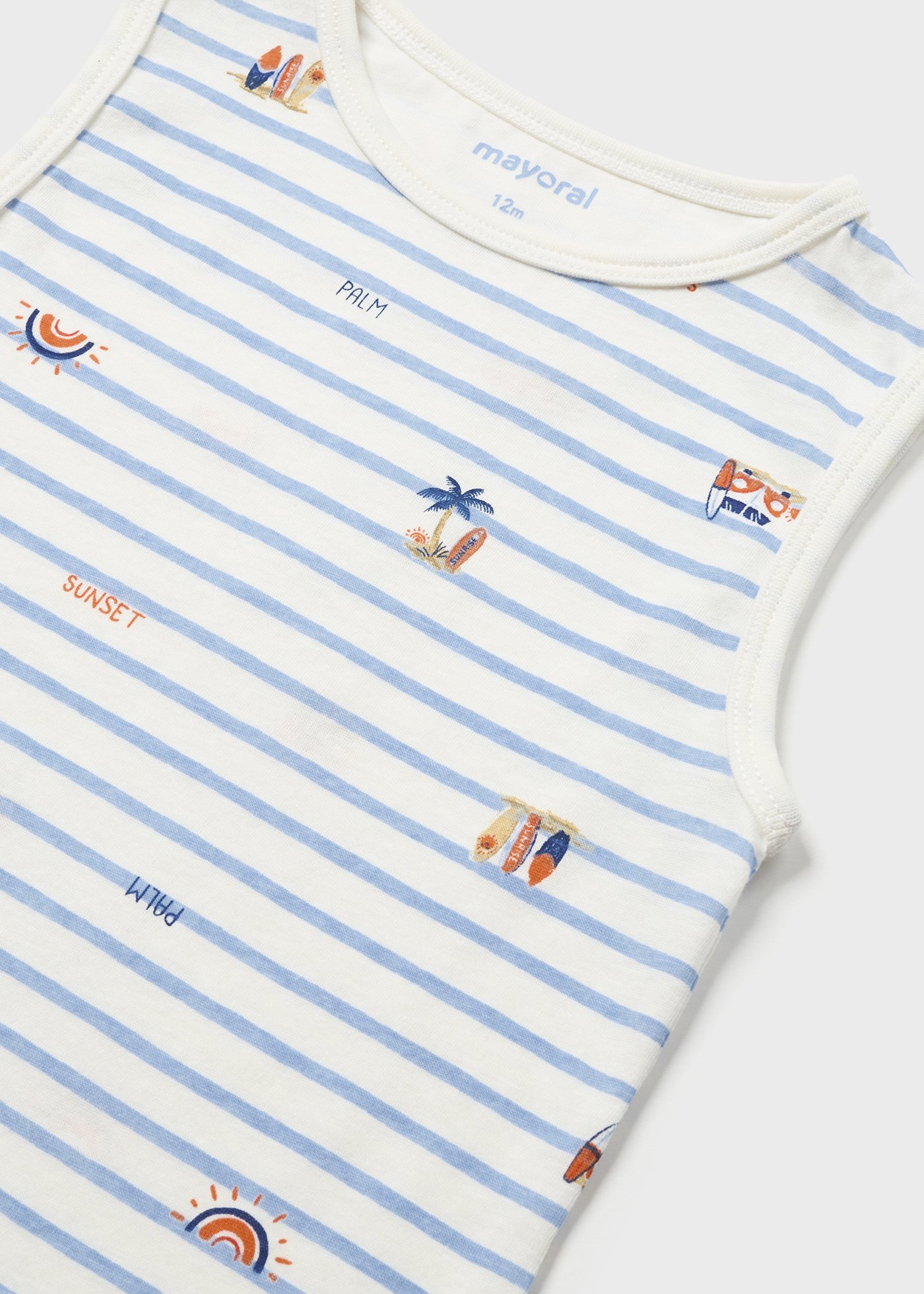 Pijama estampado feito com algodão sustentável para bebês