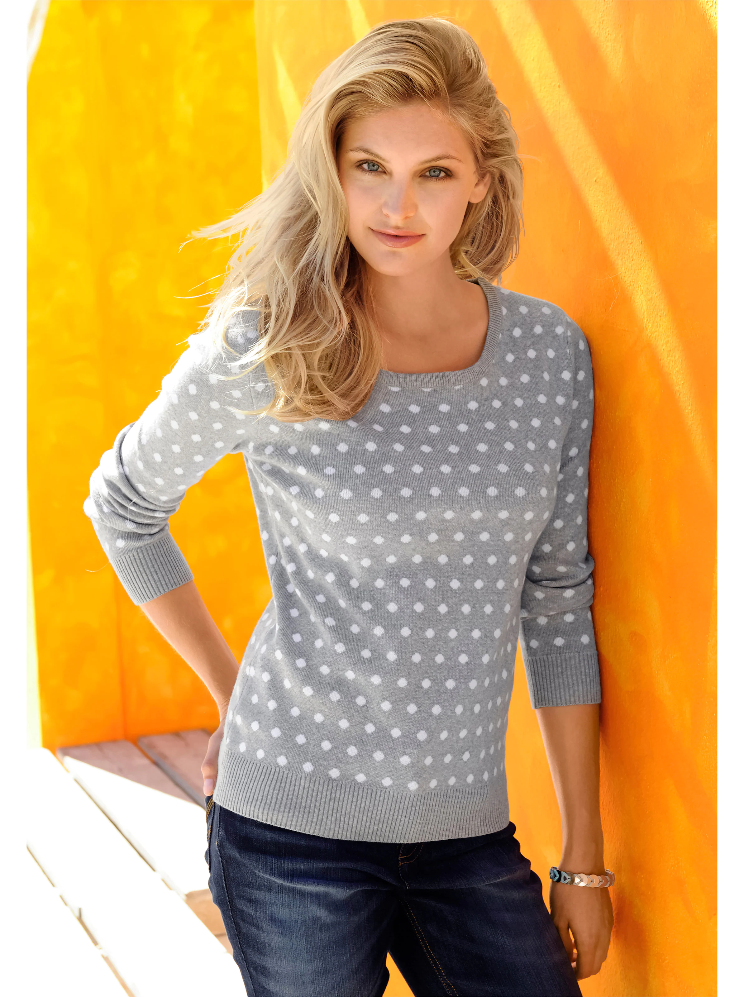 Strickpullover in grau-weiß-getupft
