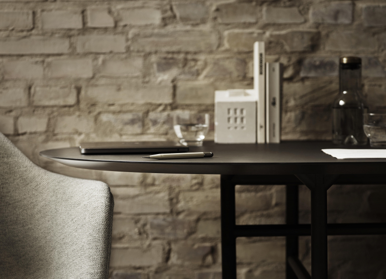Audo Copenhagen Snaregade Round tafel Ø140 zwart eiken