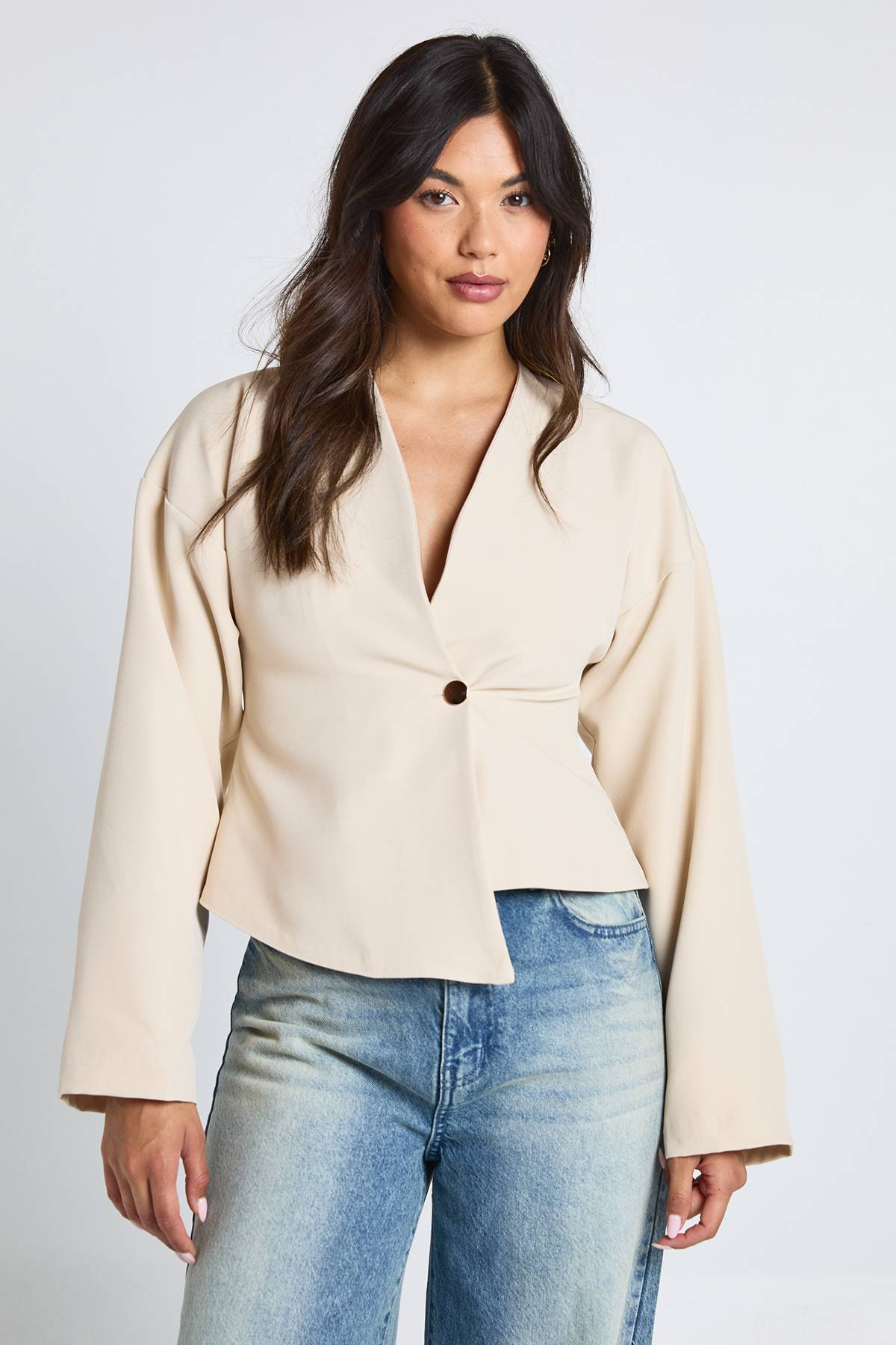 boohoo Haut drapé à manches longues avec boutons dorés