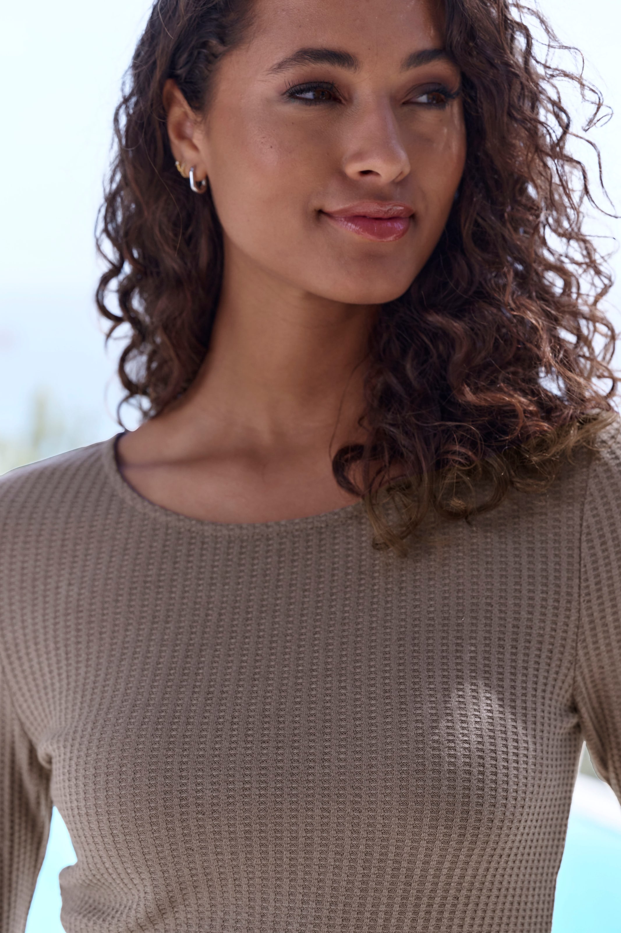 LASCANA Langarmshirt »in modischer Piqué-Optik«, aus weicher Qualität mit Viskose