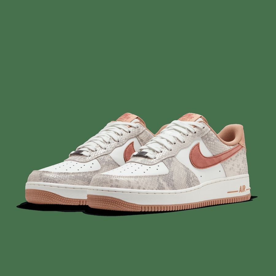 Nike Air Force 1 '07 LV8