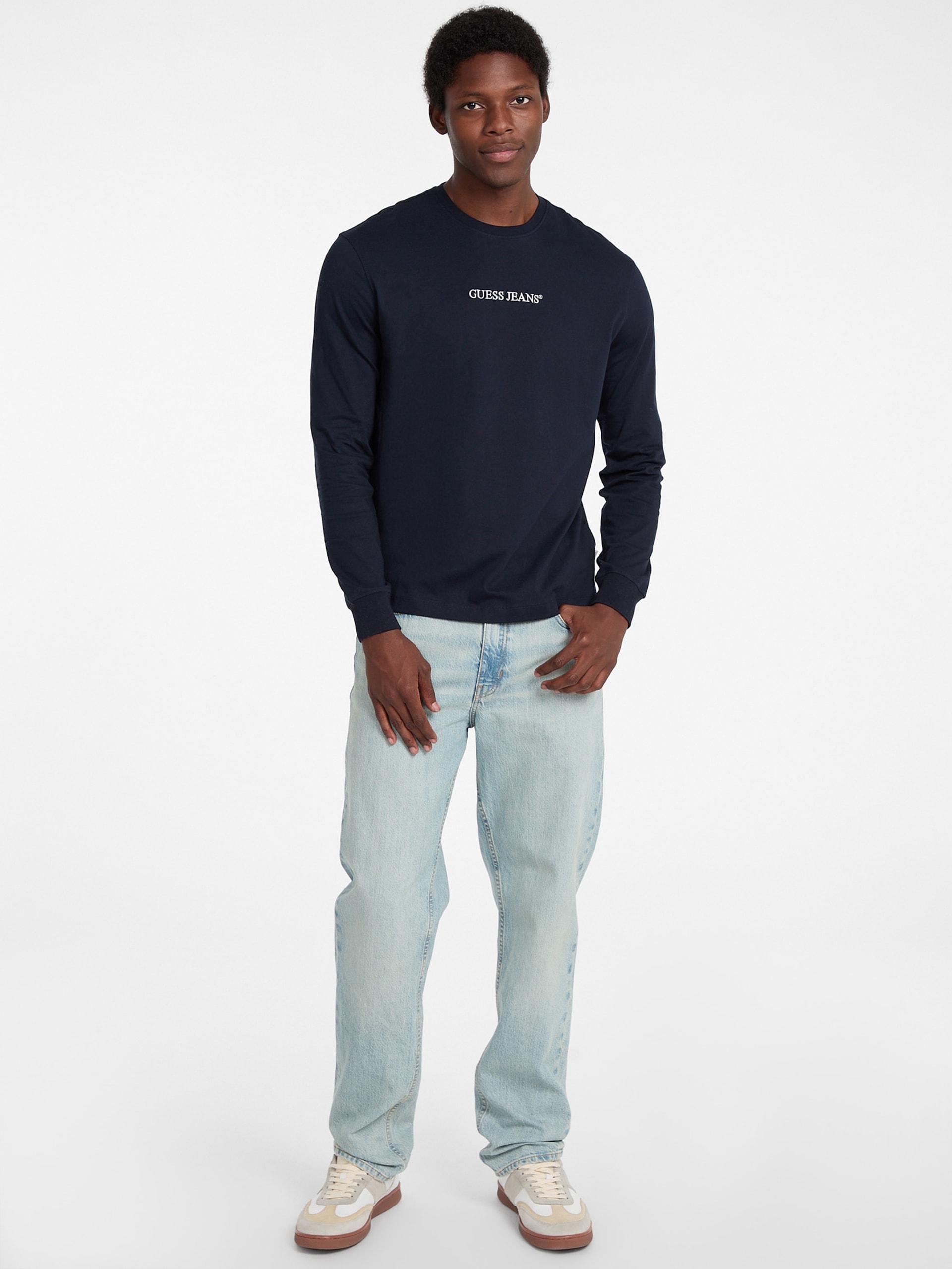 Camiseta com gola redonda e logo