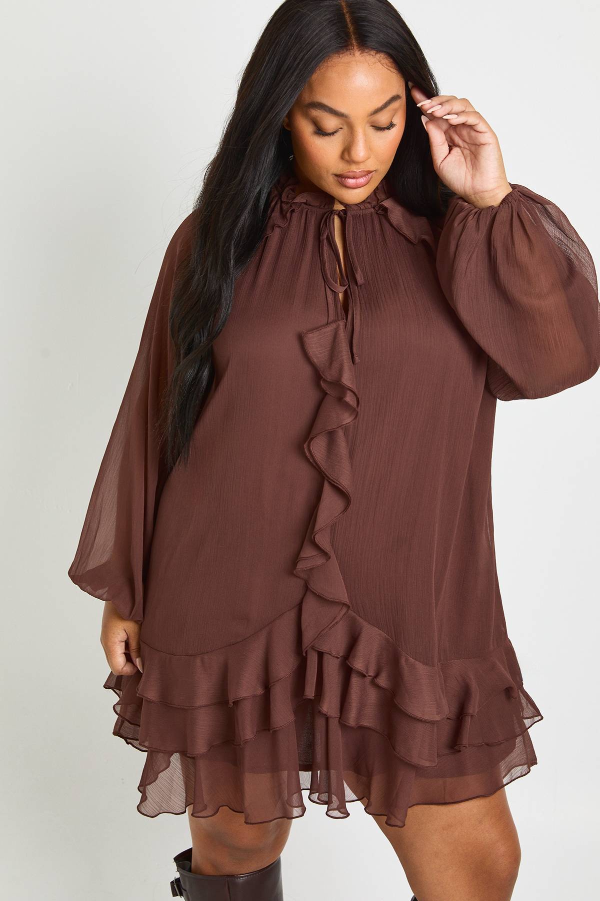boohoo Robe Smock En Mousseline À Volants Grande Taille