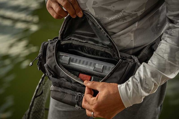 Sac Banane Fox Rage Camo Voyager (avec Boîte de Pêche)