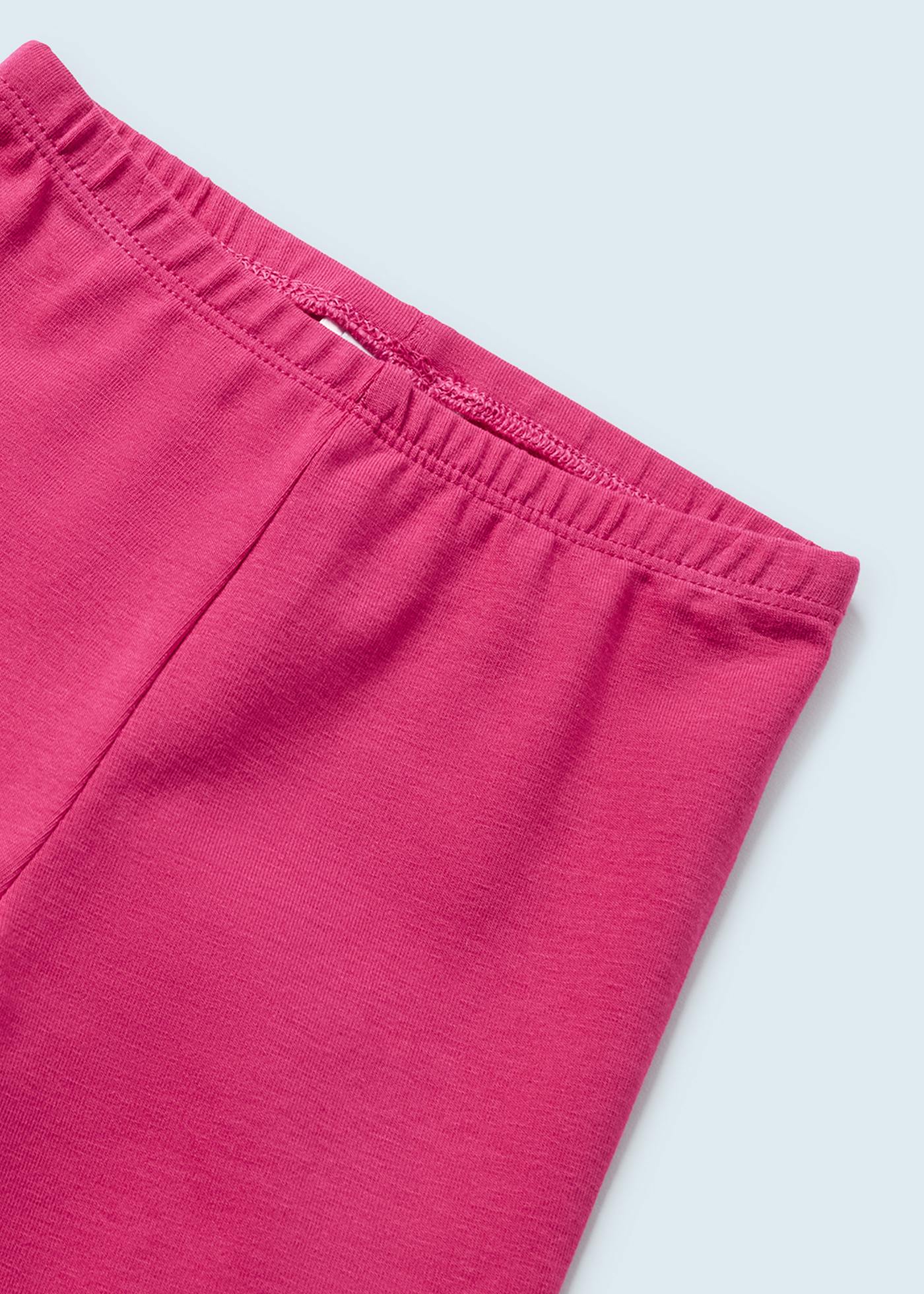 Conjunto de 2 peças com babado, confeccionado em algodão sustentável para bebê.
