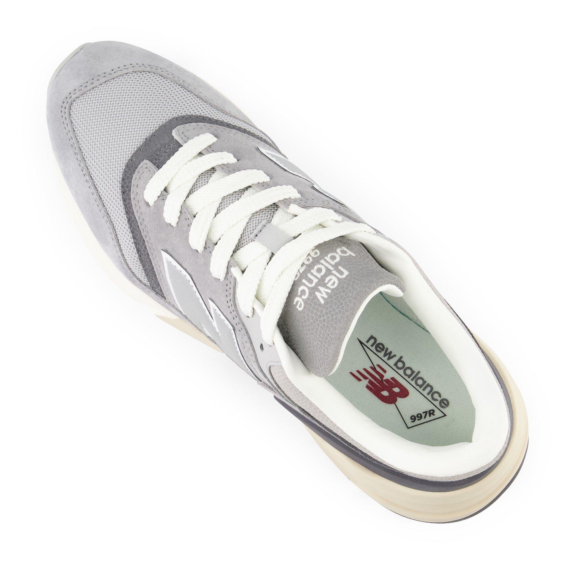 New Balance 977R Trainers