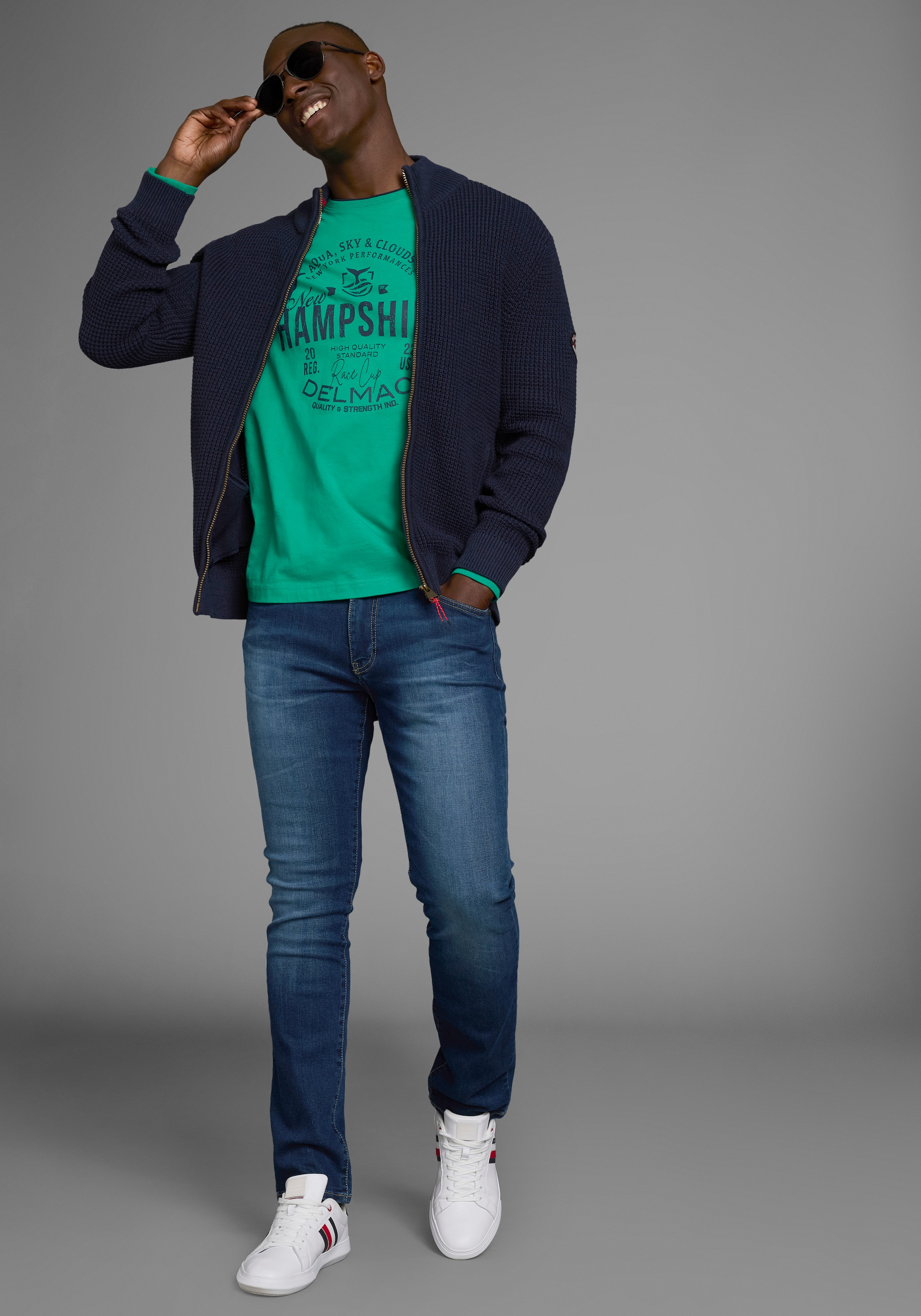 DELMAO Langarmshirt , mit modernem Print - NEUE KOLLEKTION